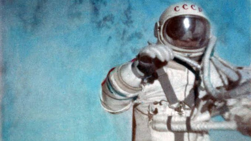 Uzayda yürüyen ilk insan hayatını kaybetti