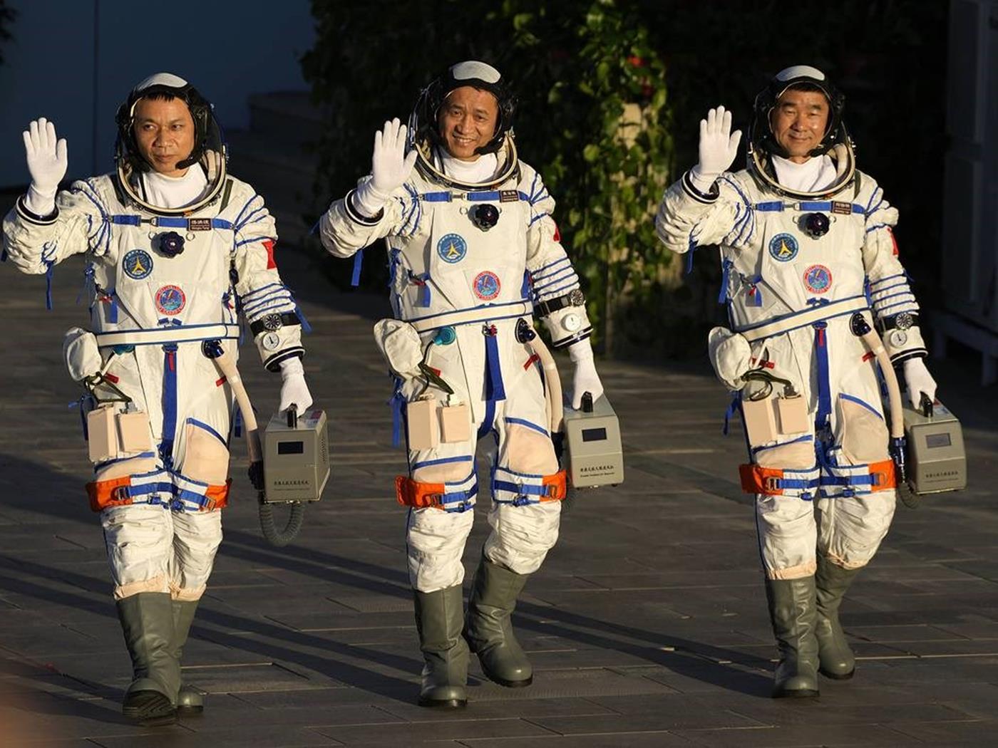 Çinli astronotlar Dünya’ya dönmeyi başardı