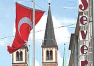 50 Türk Bayrağı Fazla Geldi 