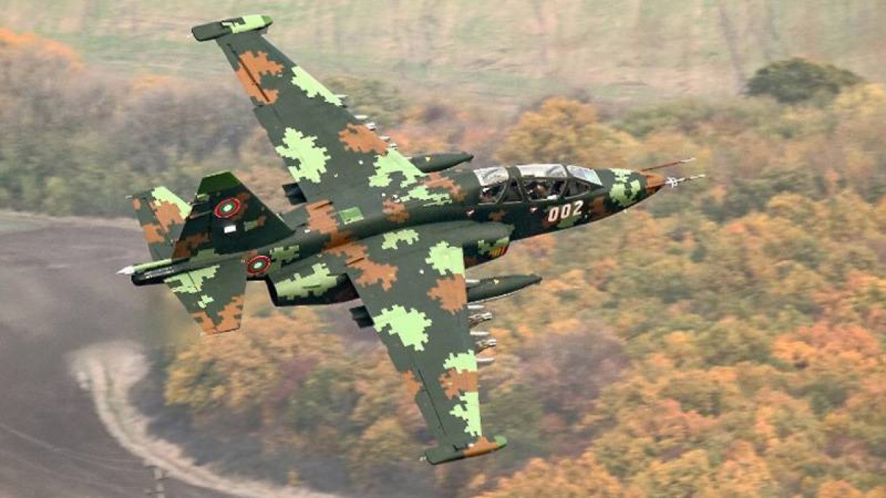 Bulgaristan’da Su-25 tipi savaş uçağı düştü