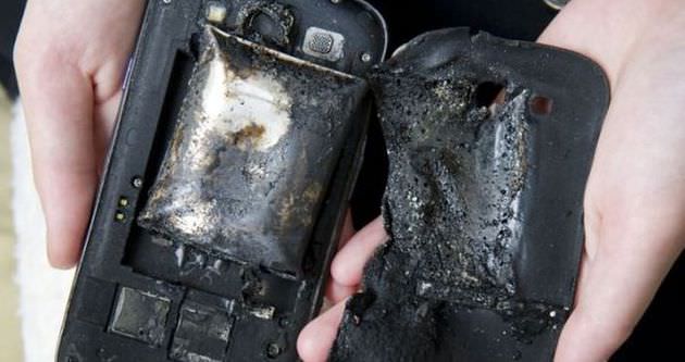 Patlayan cep telefonu yangına sebep oldu!