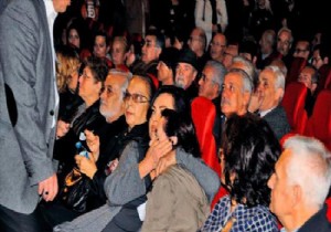 Törende Fatma Girik’i Türkan Şoray ile Hülya Koçyiğit teselli etti!