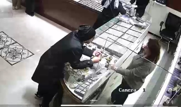 560 bin liralık bilezikleri alıp kaçtı!