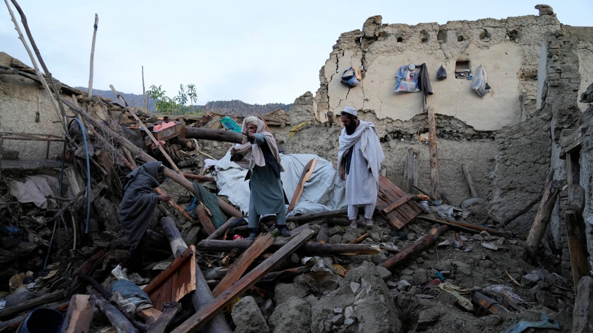 Afganistan daki depremde bilanço ağırlaşıyor!