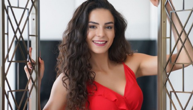 Ebru Şahin'den müjdeli haber!