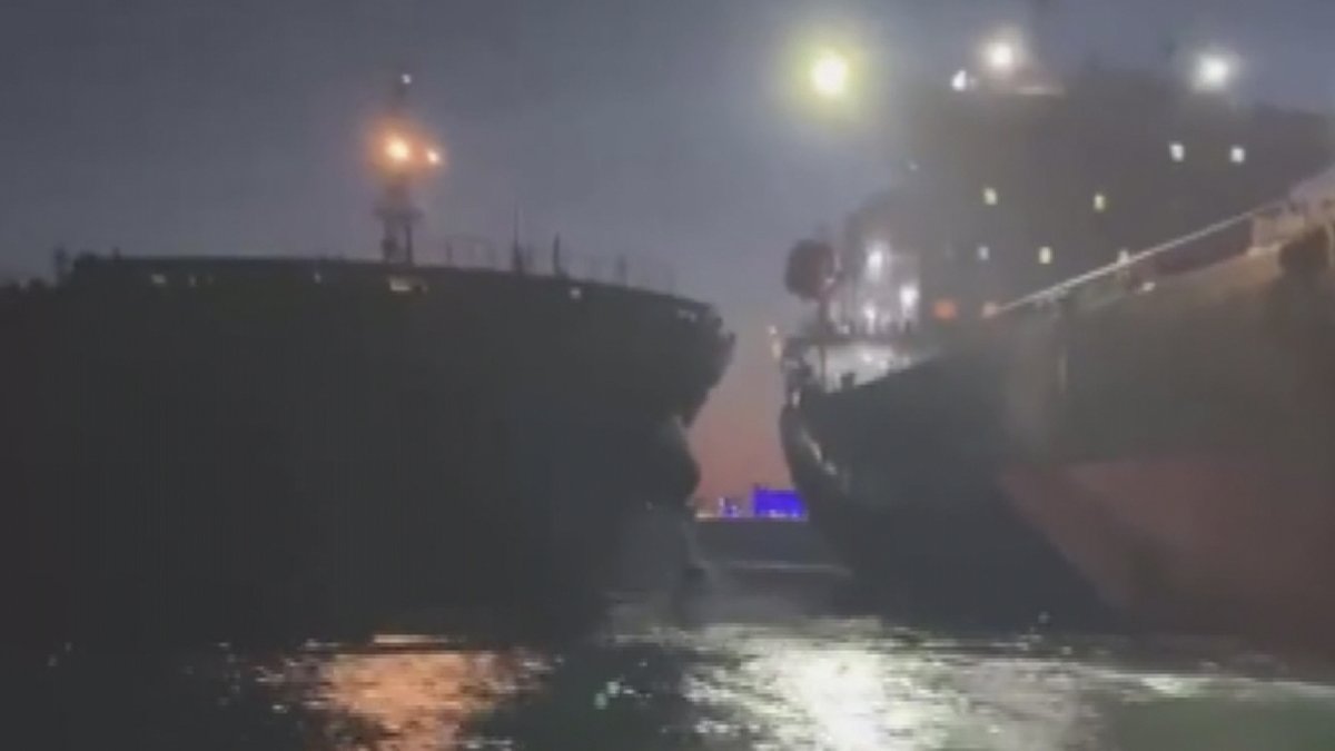 İstanbul da iki kuru yük gemisi çarpıştı