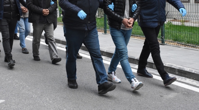 İzmir’de zehir tacirlerine operasyon