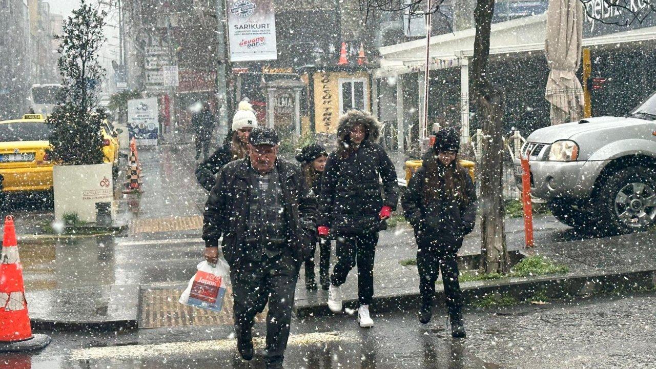 Mayısın ortasında lapa lapa kar yağdı