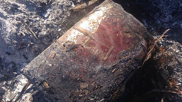 Mogan Gölü yangında Gülen kitapları