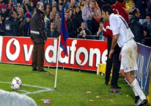  Hain  Figo ya Barcelona takımında yer yok!