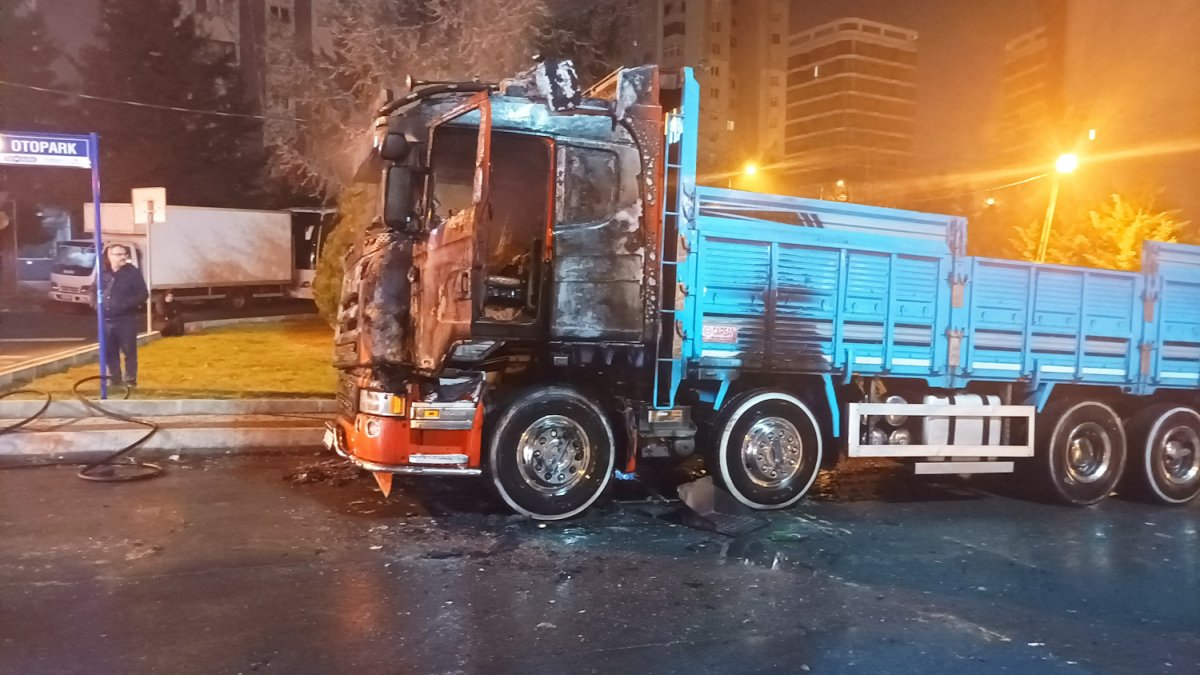 İstanbul da kamyon alev alev yandı!