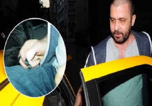 Nejat İşler in Mor Parmakları Dikkat Çekti!