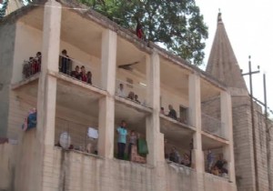 Yezidiler, kutsal saydıkları Laleş’teki tapınağa sığındı!