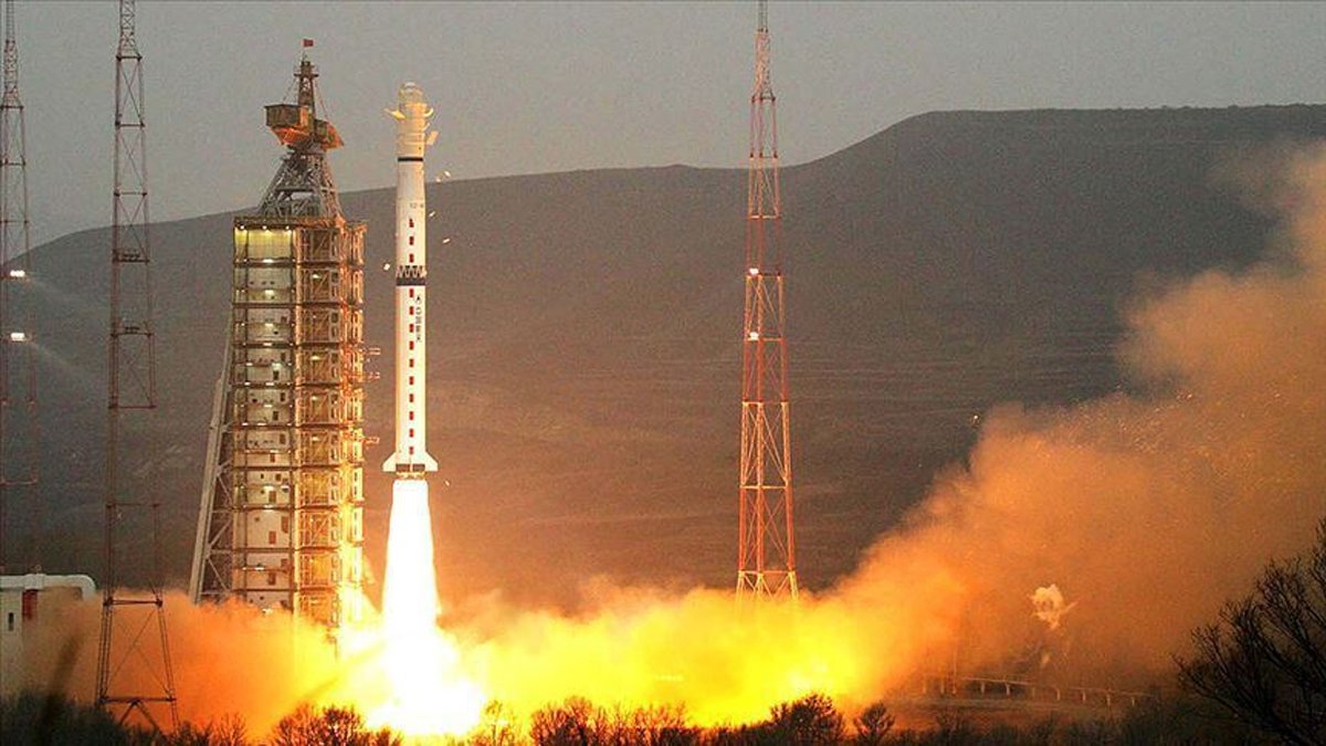 Çin yeni uydularını fırlattı