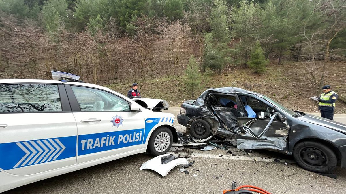 Burdur da polis aracı kaza yaptı: 1 ölü