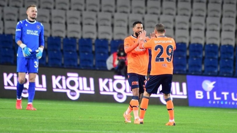 Başakşehir, Antalyaspor u 3 dakikada yıktı