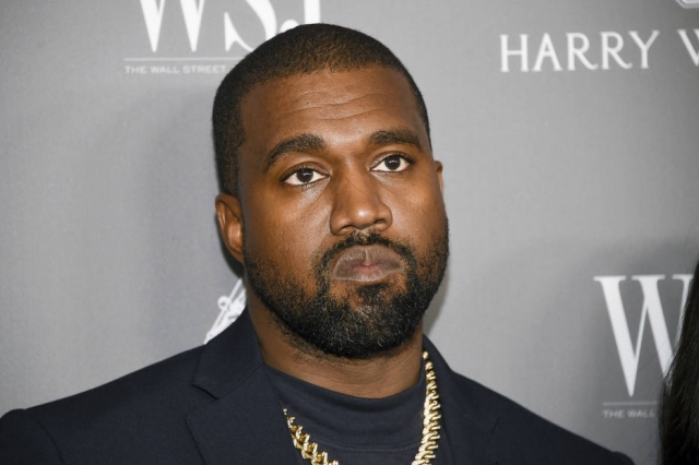 Kanye West in ayakkabıları 1.8 milyon dolara satıldı