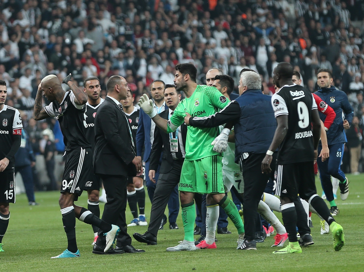 Beşiktaş lı futbolcular adliyeye götürüldü