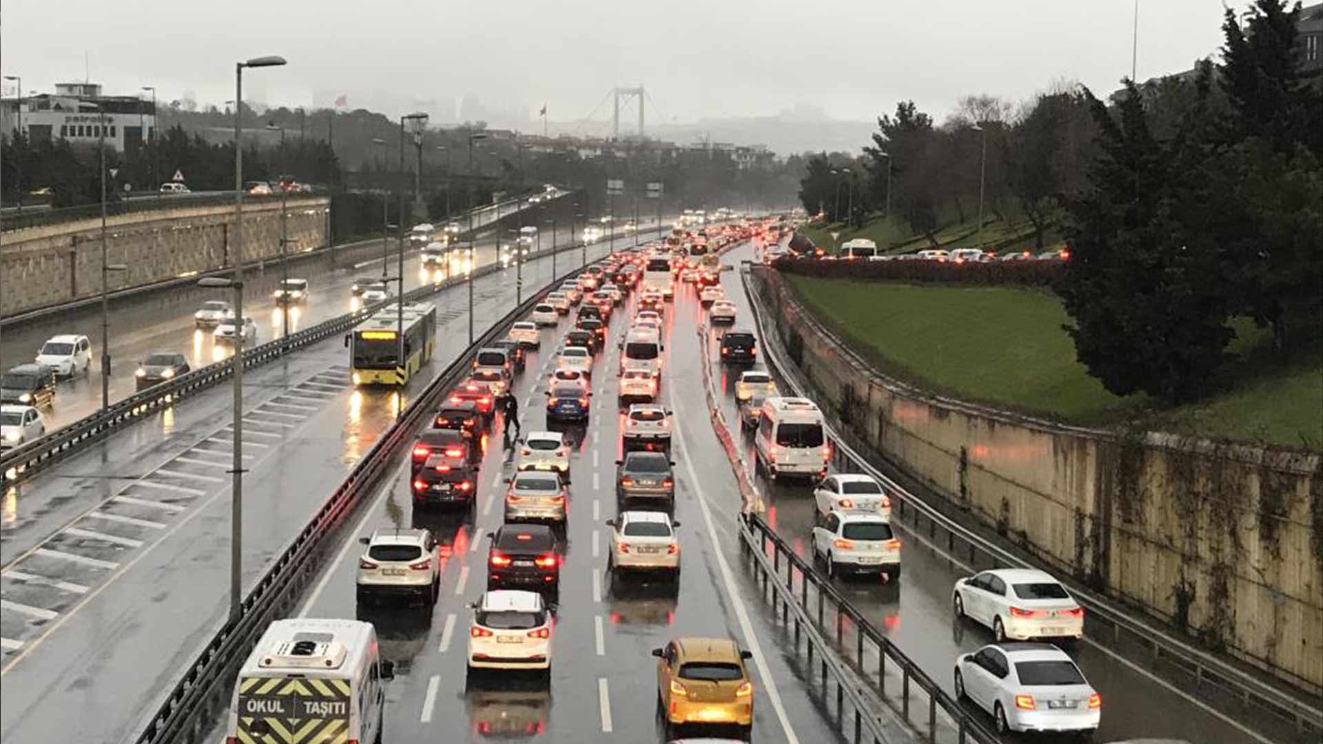 İstanbul da trafik yoğunluğu yüzde 70 i aştı