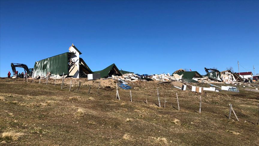 Trabzon da kaçak yapılar yıkılıyor