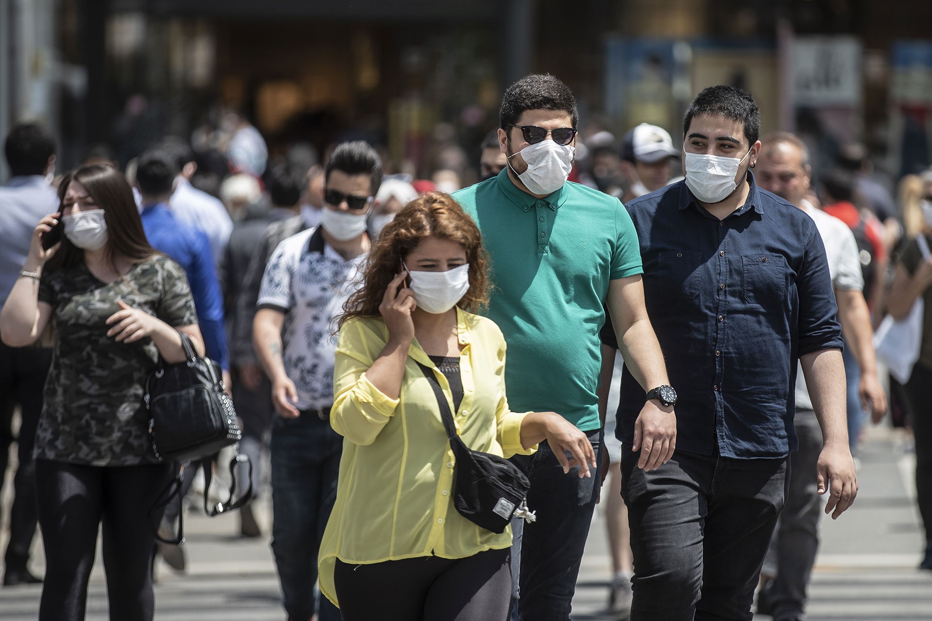 Maske zorunluluğu geri geliyor!