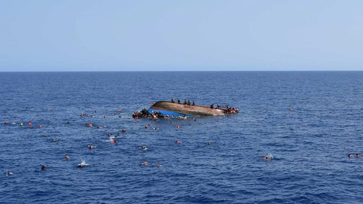 Manş Denizi nde mülteci teknesi battı!