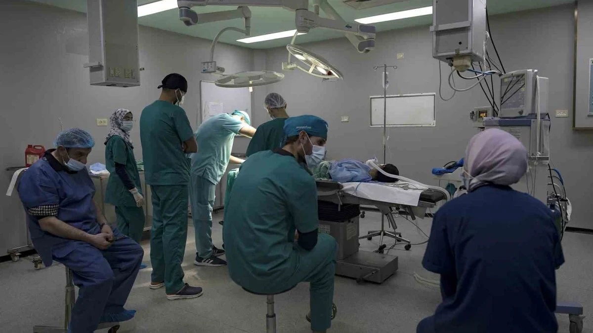 Gazze’deki El Amal Hastanesi’nde ameliyatlar durdu!