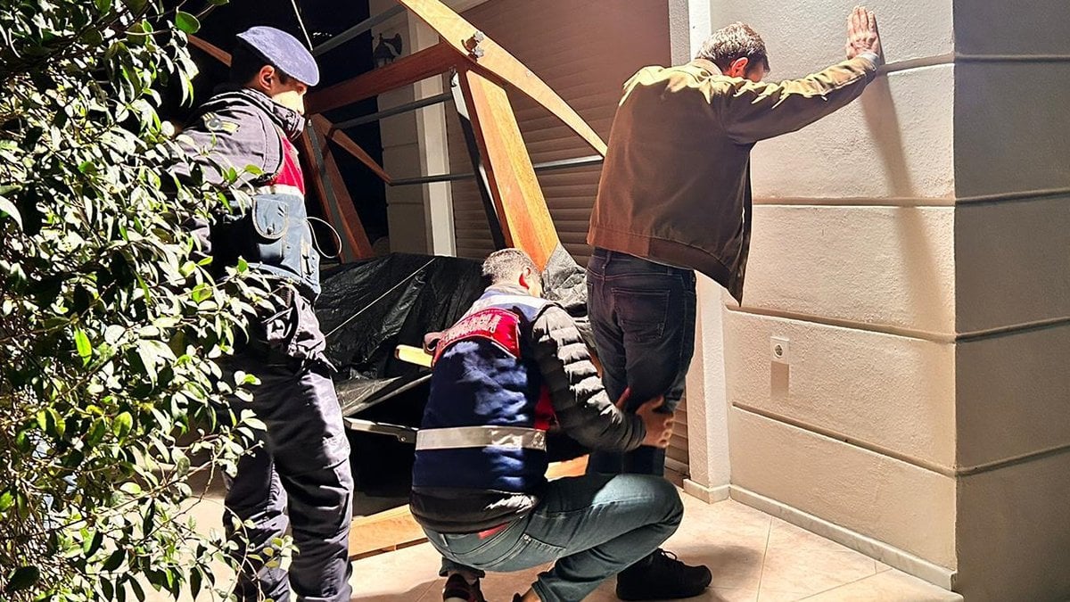 İzmir merkezli 9 ildeki terör operasyonunda 21 gözaltı