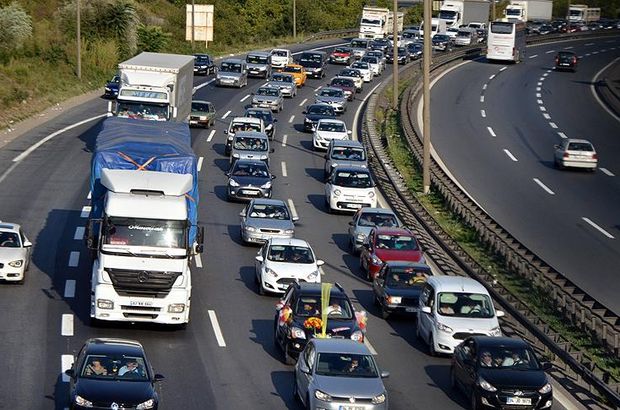 Akşam yağmuru İstanbul trafiğini felç etti