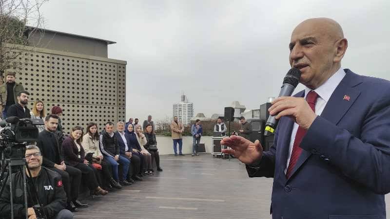 Turgut Altınok tan üniversitelilere  ücretsiz ulaşım  vaadi