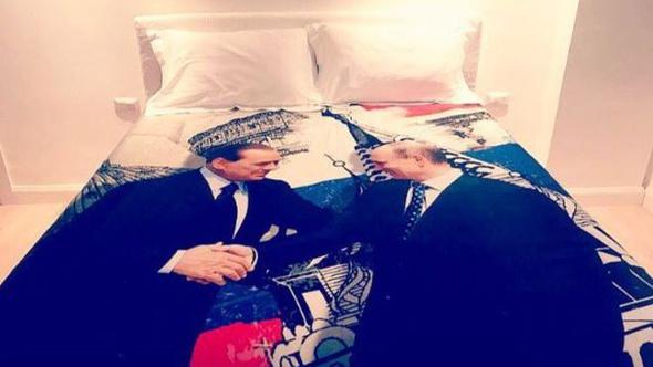 Berlusconi den Putin e ilginç hediye