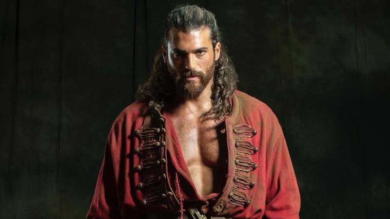 Can Yaman ın dizisi yayından kaldırıldı