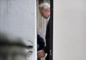 Assange Kelepçeli!