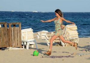Yolanthe yenge Sneijder ile  isteği haberlerine şok bir açıklama yaptı!
