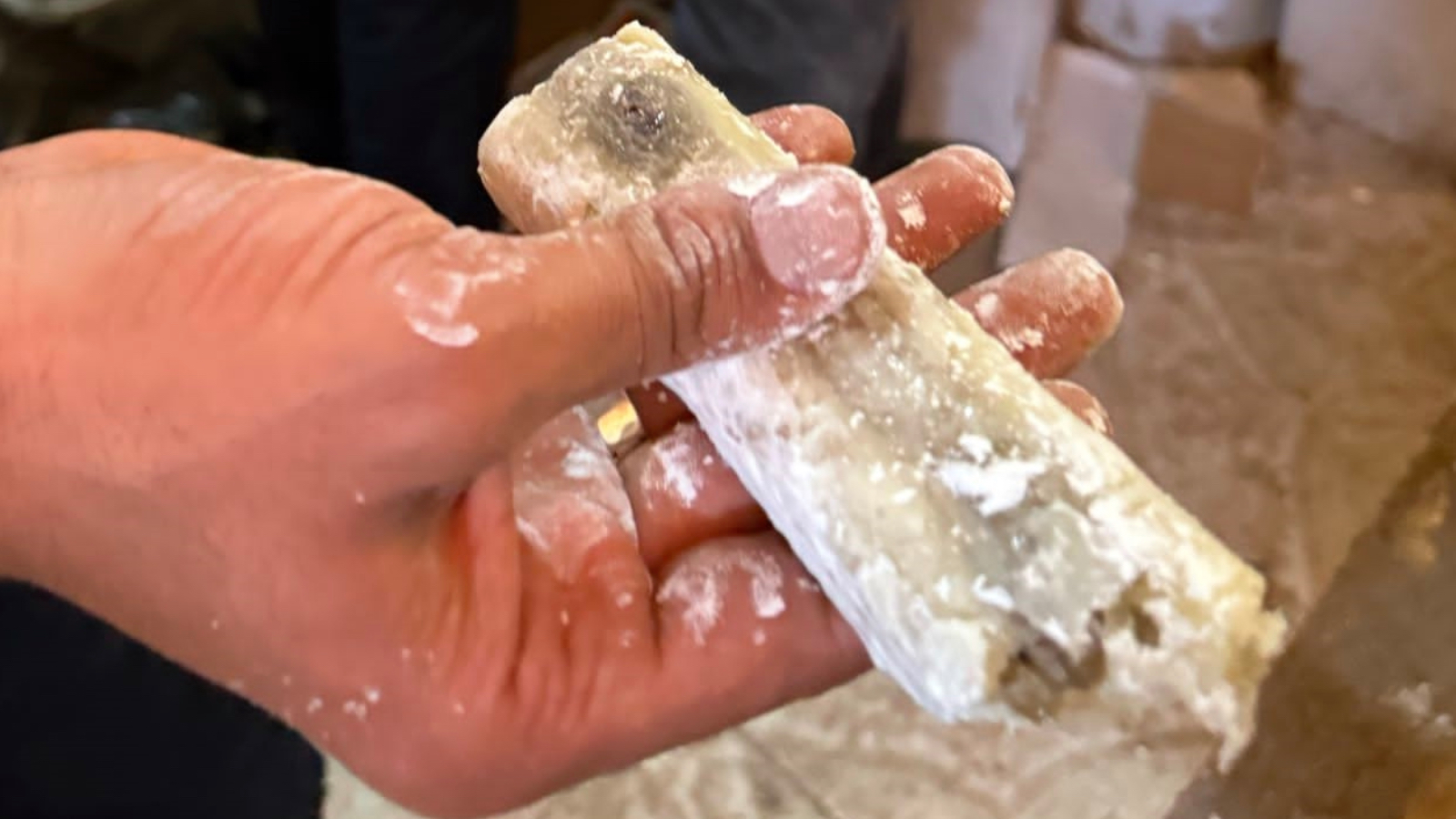 2 ton küflenmiş lokum ele geçirildi