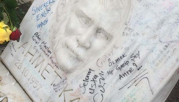 Ahmet Kaya’nın mezarındaki yazılar...