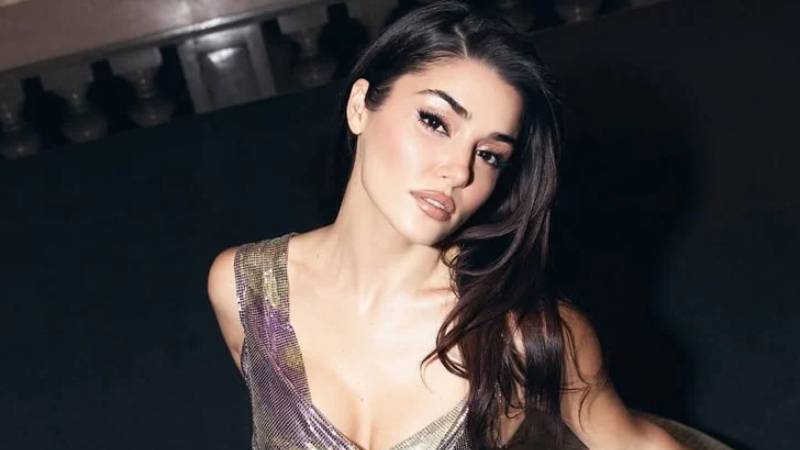 Hande Erçel den Ruslara mesaj!