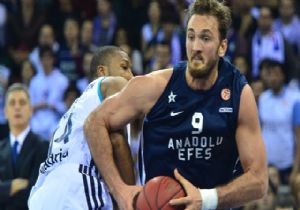 Anadolu Efes Zorlanmadı: