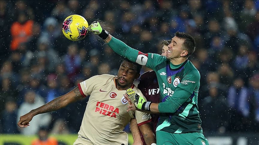 Muslera, Gheorghe Hagi yi geçti