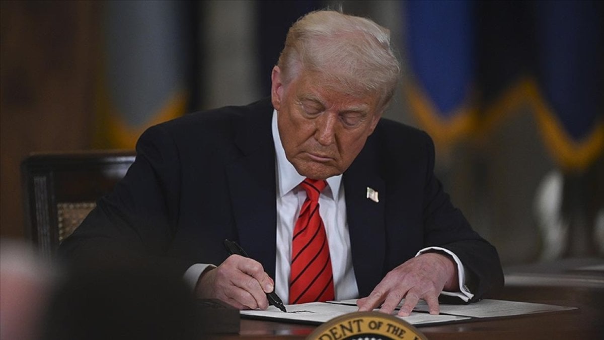 Trump,  GENIUS  tasarısını imzaladı