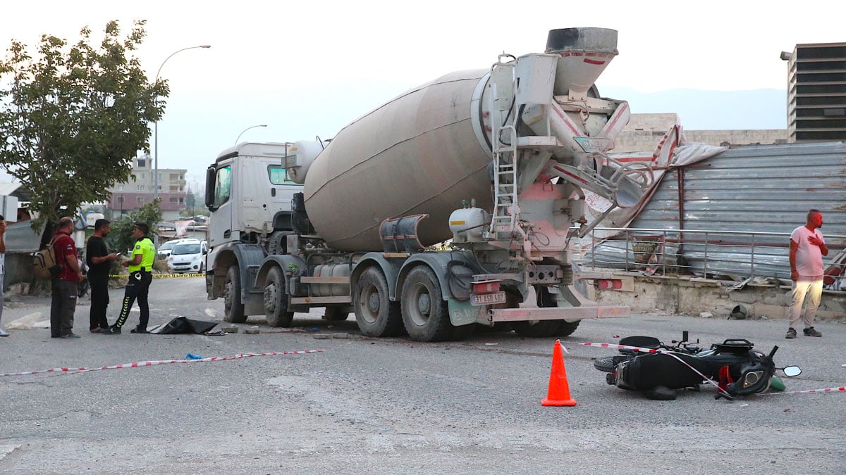 Hatay da beton mikseriyle motosiklet çarpıştı: 2 ölü