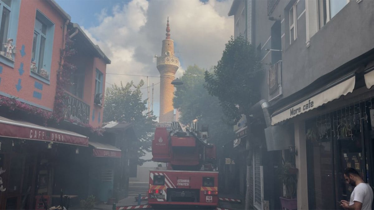 Fatih te yangın! Tarihi hamam zarar gördü
