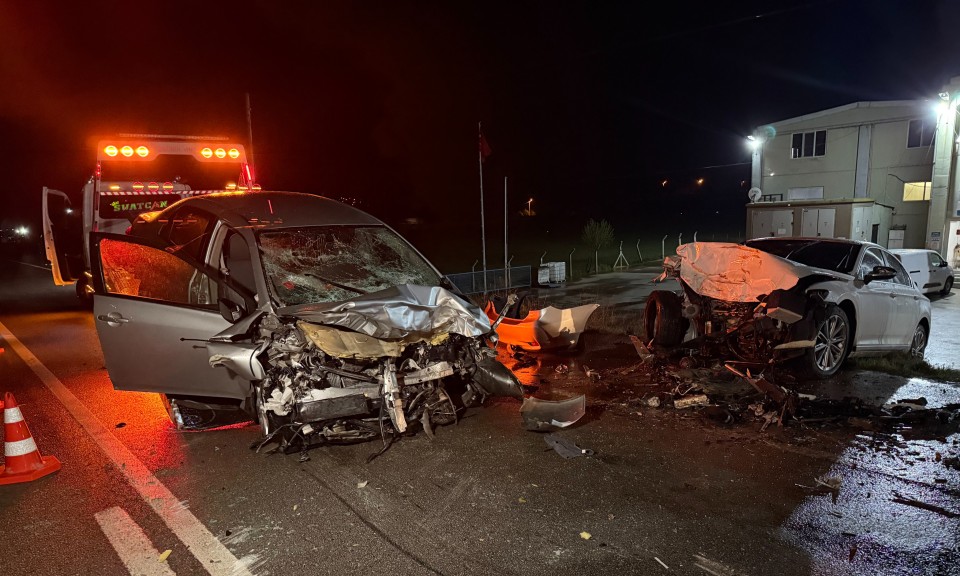 Çanakkale de feci kaza: 2 ölü