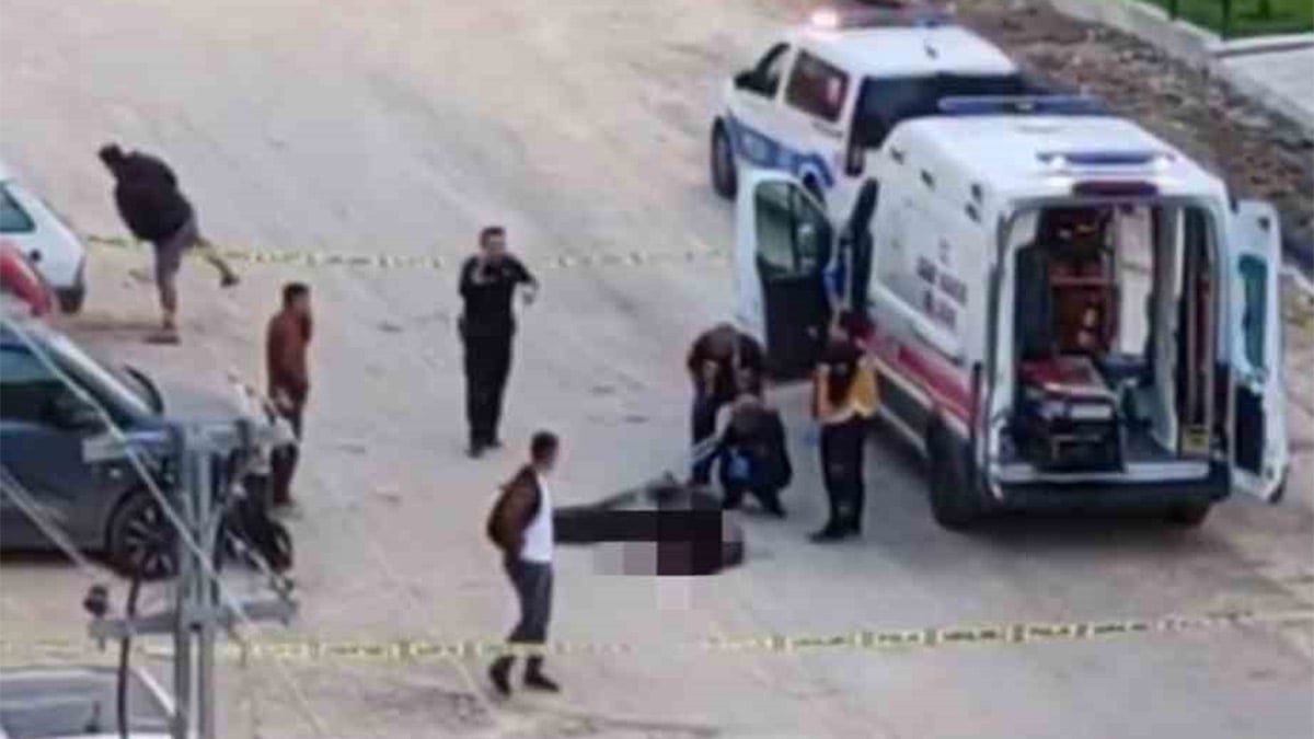 2 bacanak 500 metre arayla araç içerisinde ölü bulundu