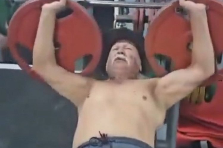 Şener Üşümezsoy un spor salonundaki hali gündem oldu