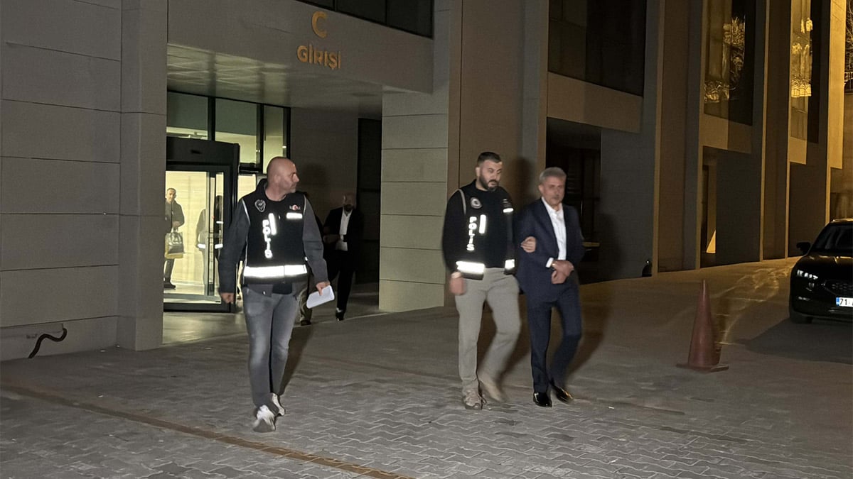 Belediye Başkanı Sungur ve 4 kişi tutuklandı