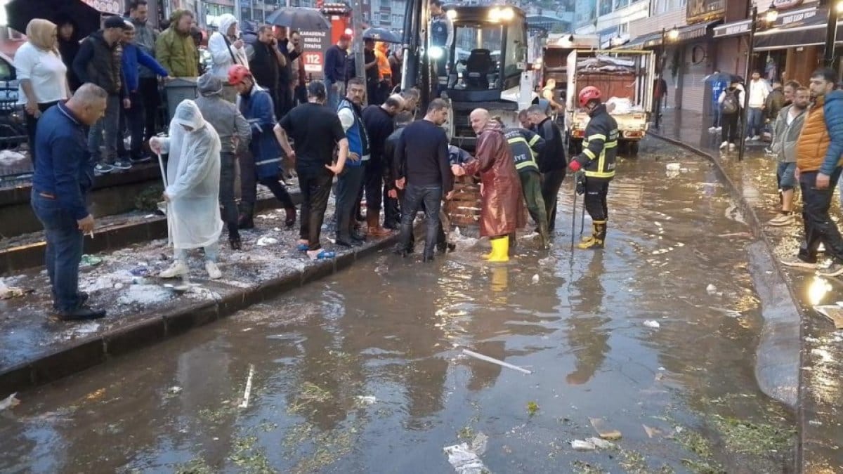 Zonguldak ta sağanak hayatı felç etti