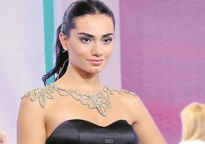 Nur Bozar ın bikinili fotoğrafı olay oldu