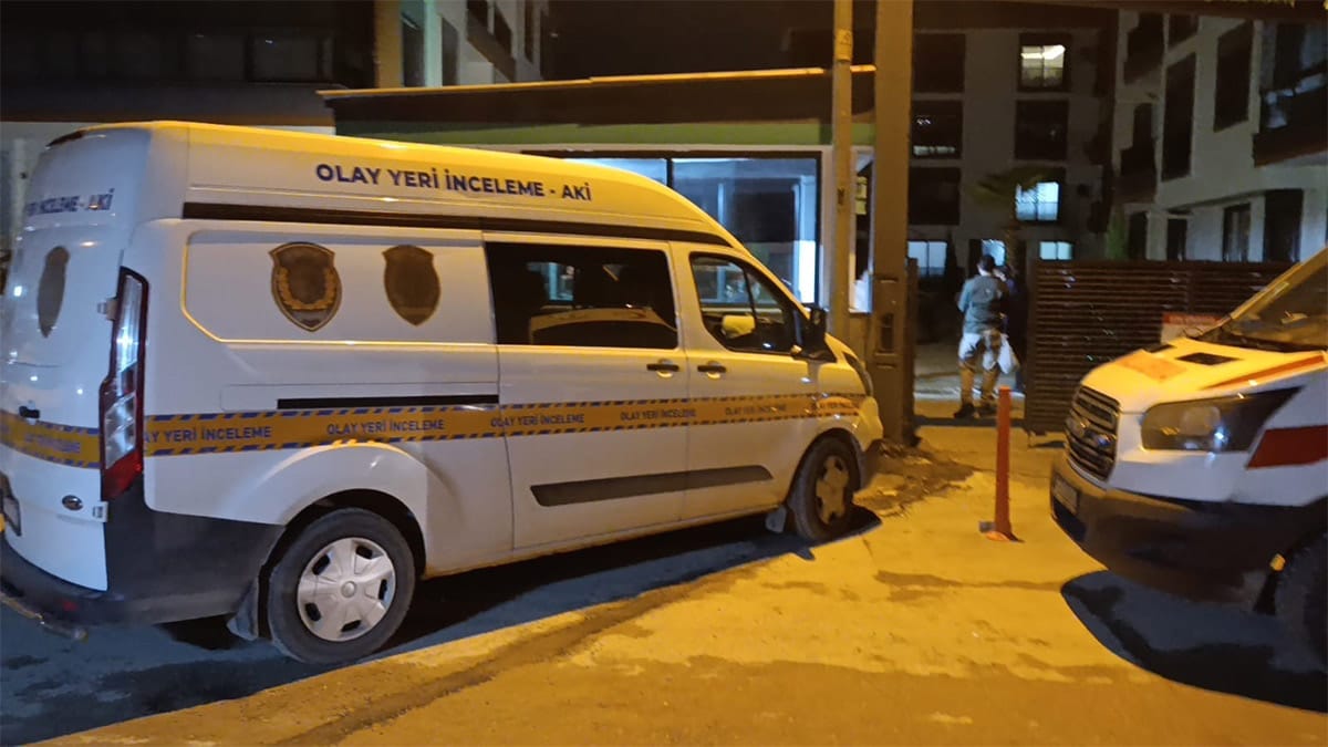 İzmir de aile faciası! Bir evden 3 ceset çıktı