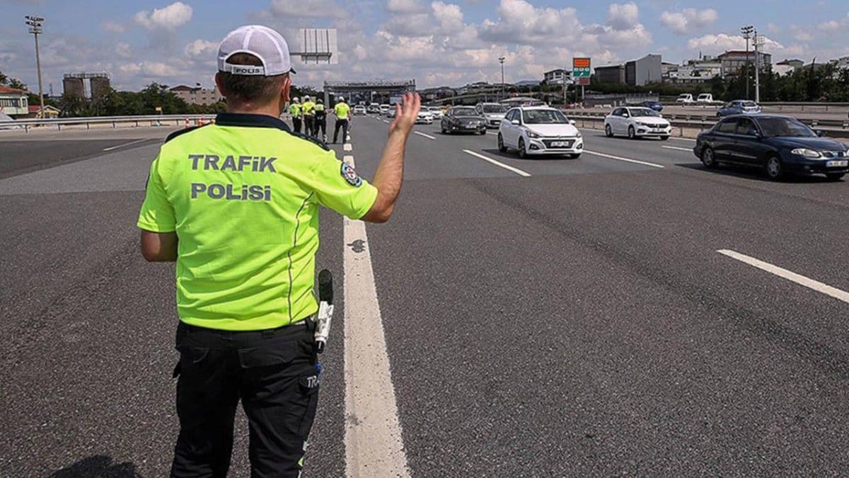 İstanbul da yarın bazı yollar trafiğe kapatılacak